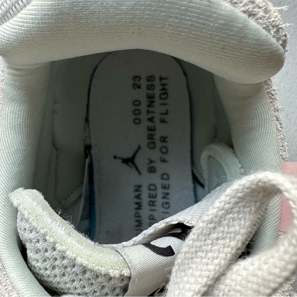 Jordan ma2 bone suede woman’s sneakers - Picture 4 of 14